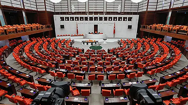 Eski milletvekilleri maaşlarına zam istedi! 16 bin 400 lira maaş 20 bin liraya çıksın!
