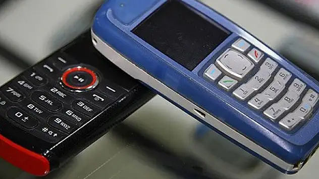 Eski model cep telefonları geri geliyor!