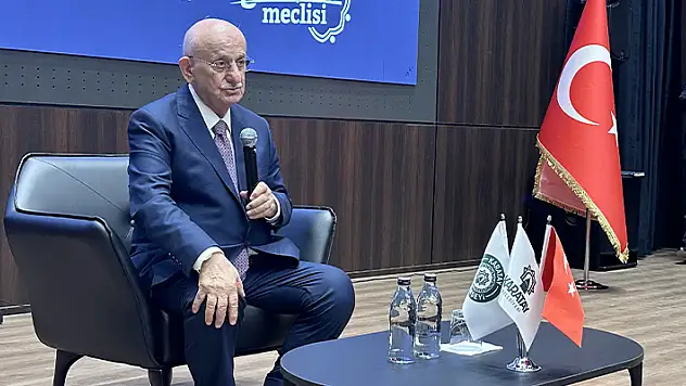 Eski TBMM Başkanı Kahraman, Konya'da gençlerle buluştu