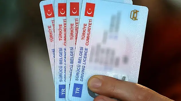 Eski tip sürücü belgelerini değiştirme süresi 2024 sonuna kadar uzatıldı
