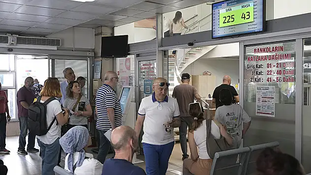 Eski tip sürücü belgelerinin yenilenmesi için verilen süre yarın sona eriyor