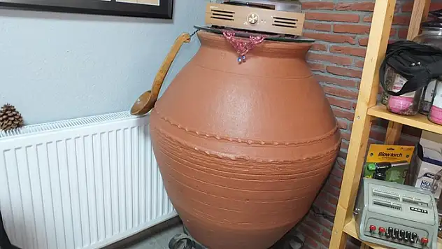 Eski yağ küpleri mekanlara süs oldu
