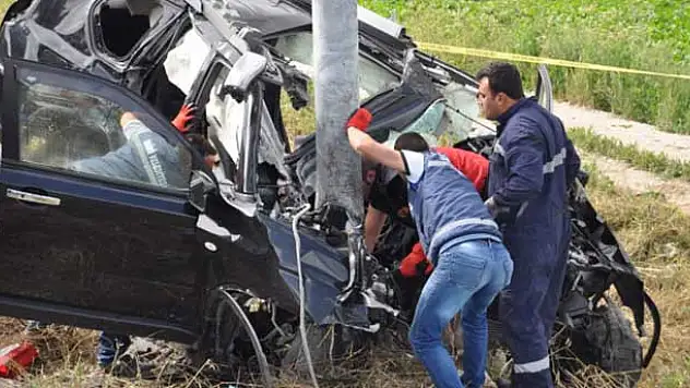 Eskişehir'de cip, yön levhasına çarptı: 4 ölü, 1 yaralı