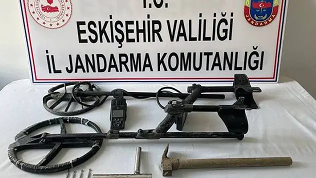 Eskişehir'de izinslz kazı yapan 7 şüpheli yakalandı
