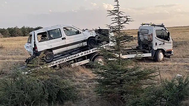 Eskişehir'de şarampole devrilen hafif ticari aracın sürücüsü öldü
