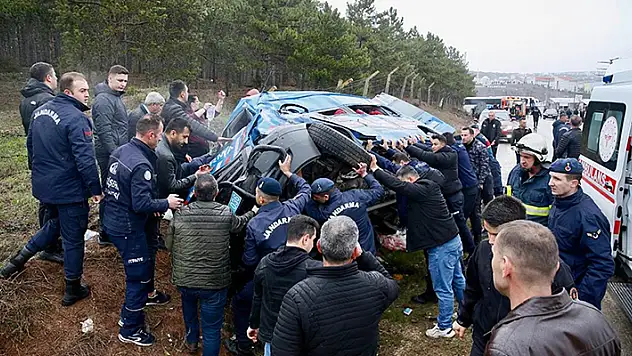 Eskişehir'de zincirleme trafik kazasında 12'si asker 14 kişi yaralandı

