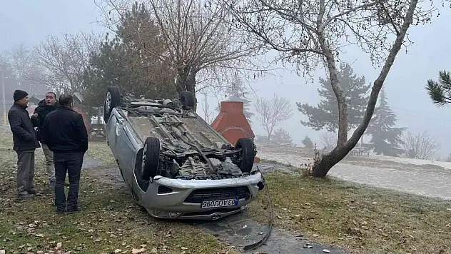 Eskişehir-Konya kara yolunda arsaya uçan otomobilde bulunan 1 kişi öldü, 3 kişi yaralandı
