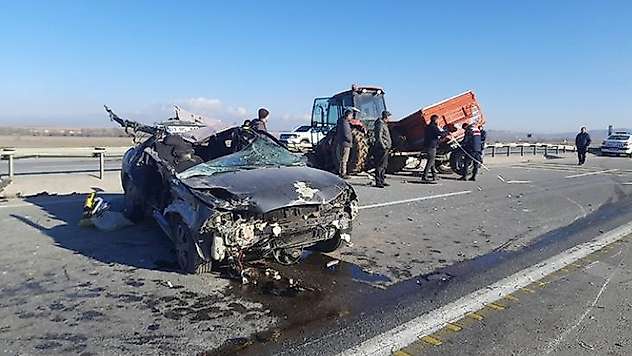 Eskişehir-Konya yolunda kaza: Traktörle otomobil çarpıştı