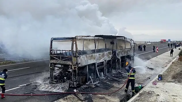 Eskişehir'de çıkan yangında yolcu otobüsü kullanılamaz hale geldi
