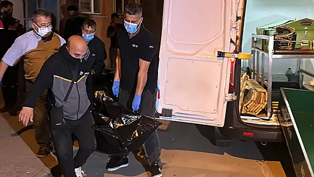 Eskişehir'de çöp ev vakası: Ceset koku nedeniyle zor çıkarıldı
