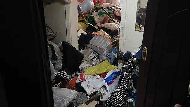 Eskişehir'de evden 12 ton çöp çıktı
