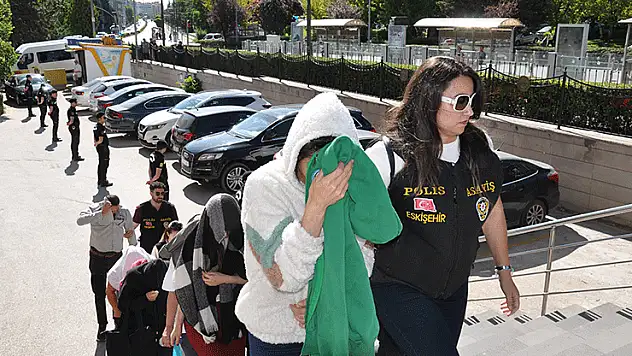 Eskişehir'de fuhuş operasyonunda 19 şüpheli yakalandı
