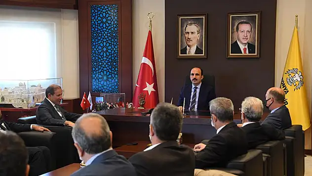 Esnaf odaları Ahilik Haftası'nda Başkan Altay'ı ziyaret etti
