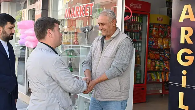 Esnaf ve vatandaşla bir araya gelerek dilek ve isteklerini dinledi