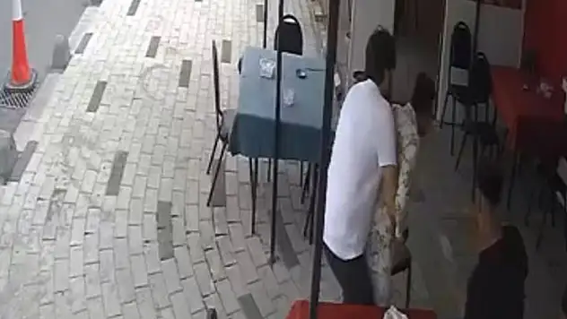 Esnafın Heimlich manevrası zihinsel engelli vatandaşın hayatını kurtardı