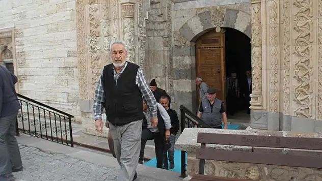 Eşrefoğlu Camisi'ni bayram tatilinde 19 bin 511 kişi ziyaret etti