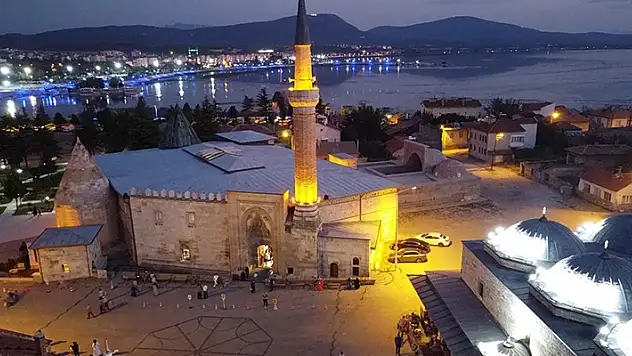 Eşrefoğlu Camisi'ni tatilde 21 bin 801 kişi ziyaret etti
