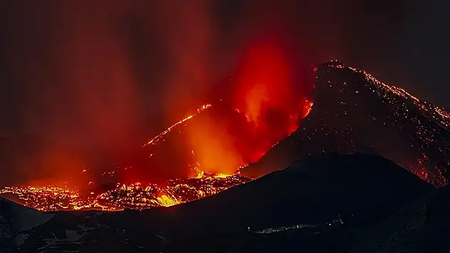 Etna Yanardağı'nda patlama
