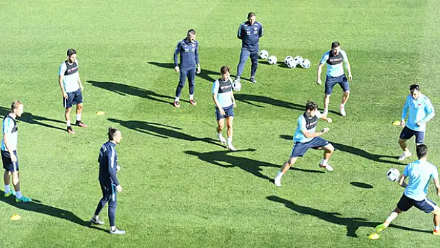 EURO 2016'da Milli Takıma 2 şok birden!