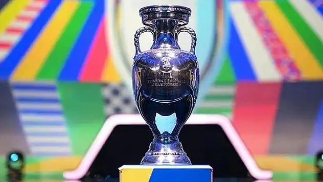 EURO 2024'te takımlar kadrolarında 23 yerine 26 oyuncu bulundurabilecek
