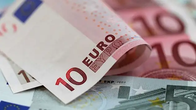 Euro 4 ayın zirvesinde