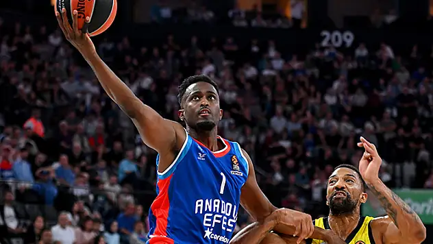 EuroLeague'de Türk derbisinde kazanan Fenerbahçe Beko
