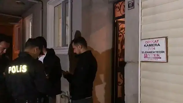 Ev sahibi kadına hırsız şoku...Hırsızlar kapıyı içeriden kilitledi
