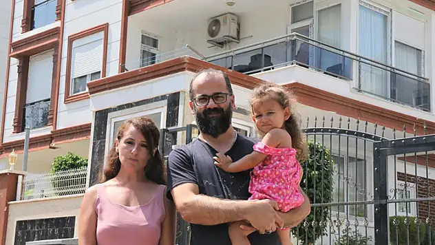 Ev sahibinden imzalı kira kontratı beklerlerken, haciz şoku yaşadılar
