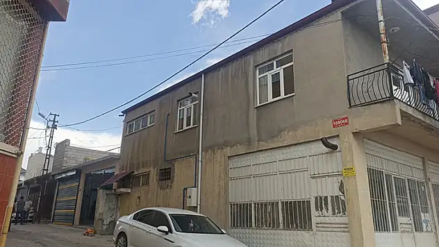 Ev taksiti için biriktirilen altın ve para çalındı