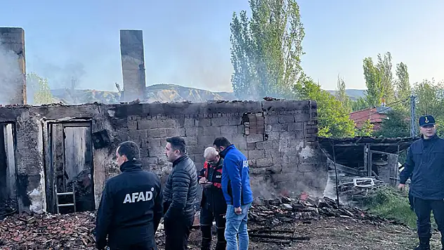 Evde çıkan yangında anne ve kızı hayatını kaybetti
