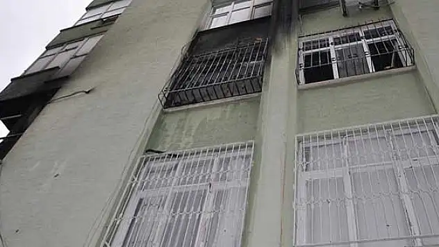 Evde çıkan yangında felçli adam öldü