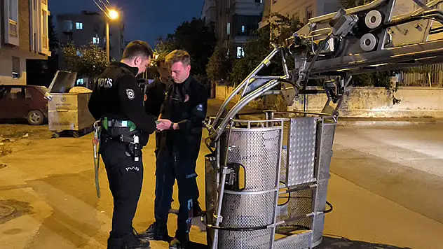 Evde uykuya dalan alzaymır hastası yaşlı adam polisi alarma geçirdi