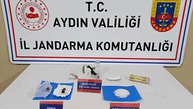 Evde uyuşturucu satışı yaparken yakalandı