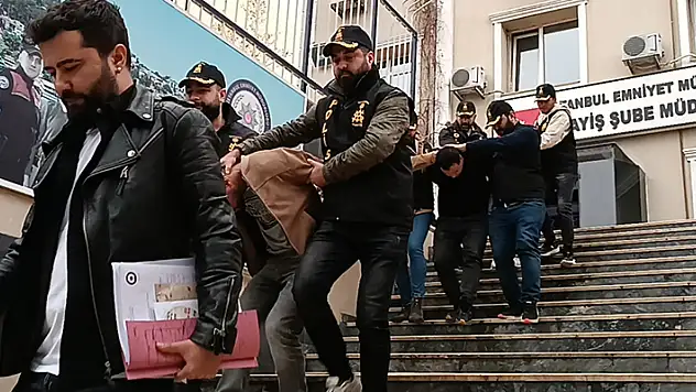 Eve giren gaspçılar, çatı tamiri için gelen işçiler çıktı
