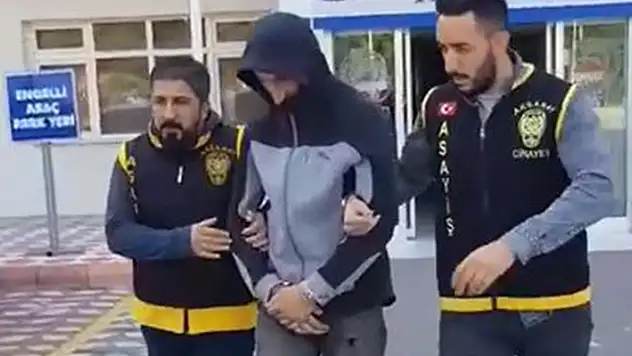 Eve girip, bıçak zoruyla 78 yaşındaki kadının bileziğini gasbeden şahıs, tutuklandı

