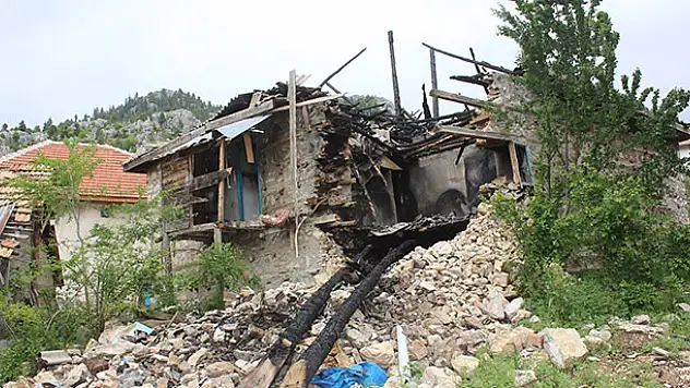 Evi yanan kişiye belediye desteği