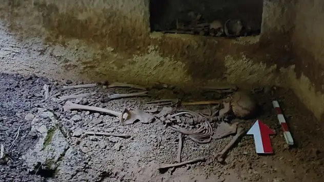 Evin bahçesindeki çökme sonrası Roma dönemine ait tek oda mezar bulundu

