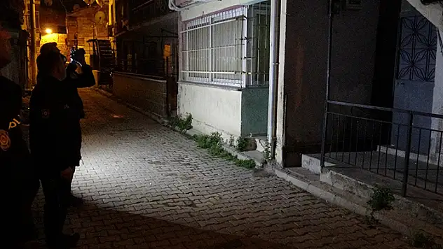Evinde bıçaklanmış halde bulunan kişi kaldırıldığı hastanede öldü
