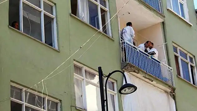 Evinde ölü bulundu