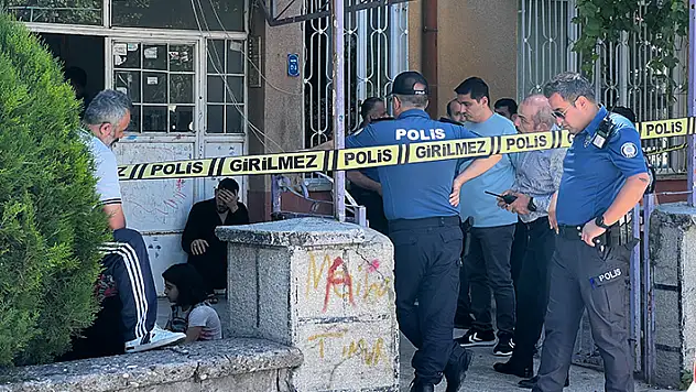 Evinde yaralı bulunduktan sonra ölen Suriyeliyi 5 yaşındaki oğlu tabancayla oynarken vurmuş
