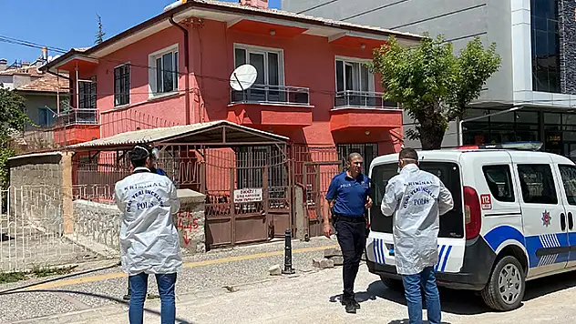 Evinden kötü kokular gelen yaşlı kadın ölü bulundu