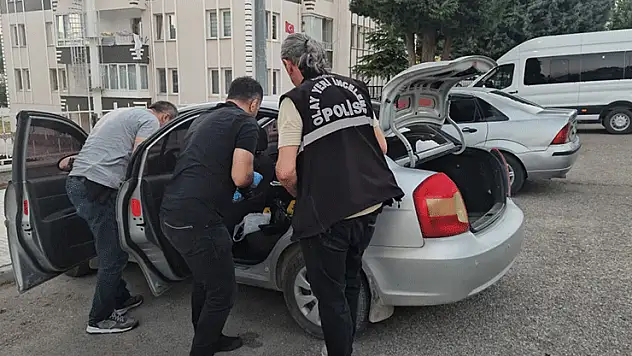 Evinin önünde pompalı tüfekle vuruldu