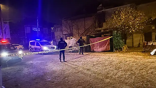 Evinin önünde silahlı saldırıya uğrayan motokurye hayatını kaybetti