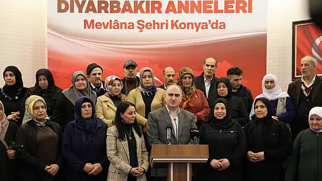 Evlat nöbetine katılan aileler Konya'da
