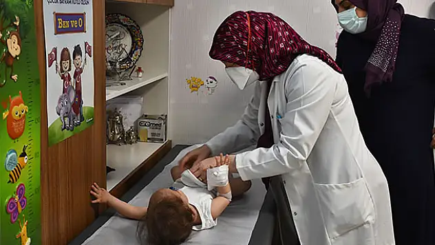 Evlat sahibi kadın doktorlardan hasta çocuklara 'anne şefkati'