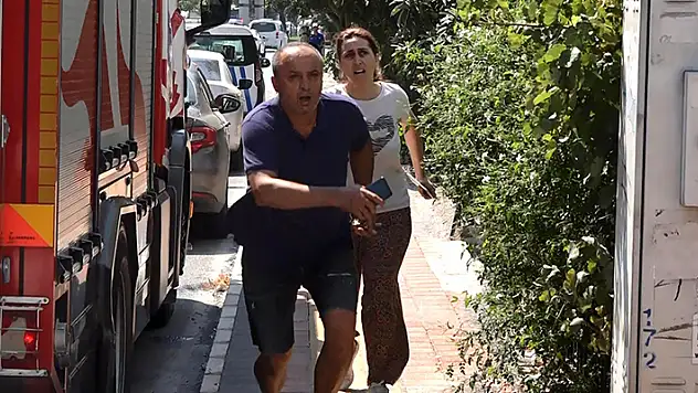 Evlerindeki yangını duyunca koşarak geldiler
