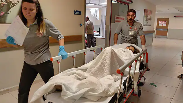 Evli Suriyeli kadın, evde başka bir erkekle yakalandığı erkek kardeşi tarafından bıçaklandı