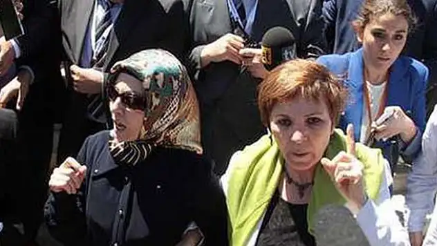 Evren'in cenazesindeki o kadın bakın kim çıktı!