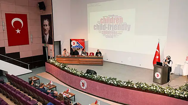 KTÜ'nde 'Evrensel Tasarımda Çocuk, Kent ve Mekân' konuşuldu