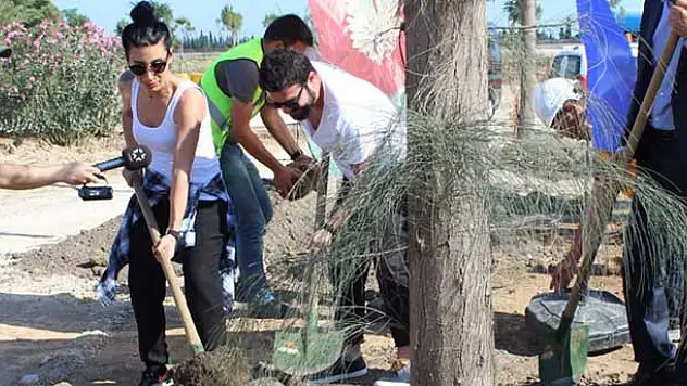 EXPO Ünlüler Ormanı'na bir ağaç da İrem Derici'den